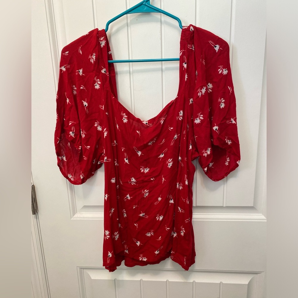 A New Day red floral square neck top. Size XXL. Ballon short sleeves.